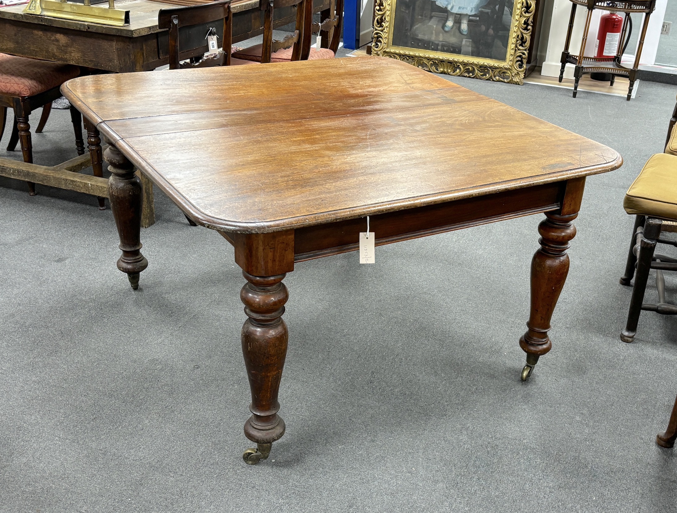 A Victorian mahogany dining table, no leaves, width 128cm, depth 122cm, height 73cm